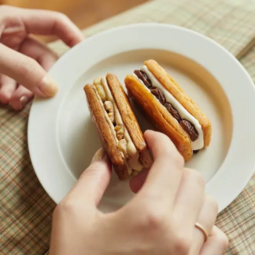 洋菓子ブランド「ノー・レーズン・サンドイッチ」の定番フレーバー「(NO) RAISIN SANDWICH クルミコーヒー」