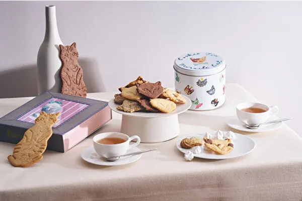 フェアリーケーキフェア の定番スイーツ「Miracle Cat Cookie Tin（神様のいたずらネコクッキー缶）」などのネコクッキーアイテム