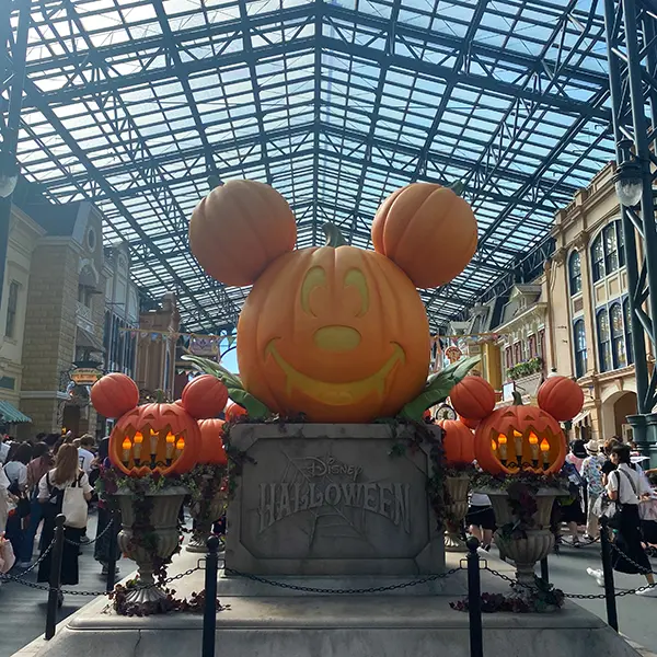 東京ディズニーランドのワールドバザールのかぼちゃデコレーション