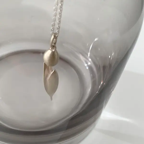 RIN KAMEKURAの「petit tulip pendant」