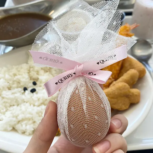 韓国ソウル・梨泰院「QURRY」トッピングのゆで卵