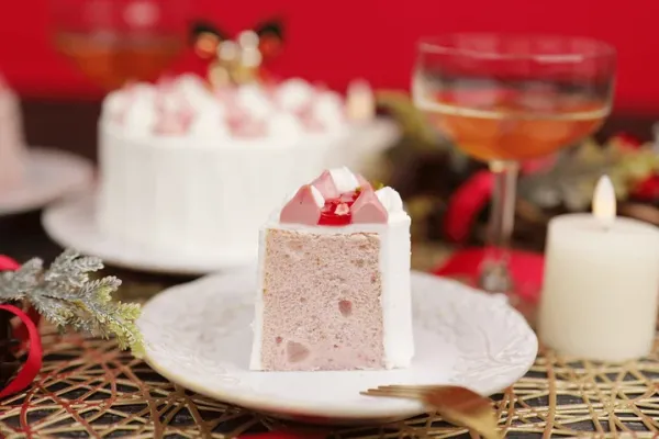 シフォンケーキ専門店「This is CHIFFON CAKE.」のクリスマス限定ケーキ「シフォン・ド・ノエル　ルビー」