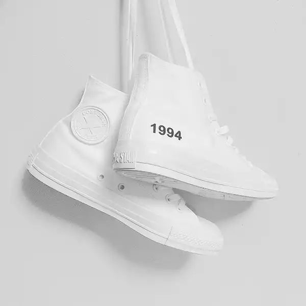 原宿にある「White atelier BY CONVERSE」で年号を入れたオリジナルのスニーカー