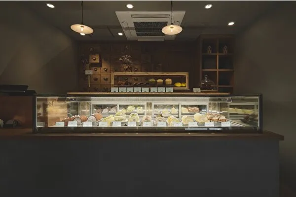 2023年9月にリニューアルオープンした東京・自由が丘のロールケーキ専門店「自由が丘ロール屋」の店内