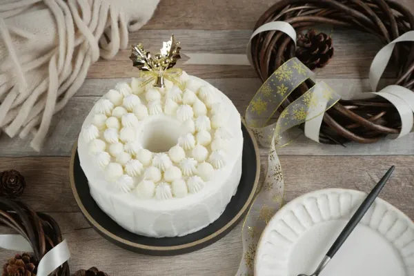 シフォンケーキ専門店「This is CHIFFON CAKE.」のクリスマス限定ケーキ「シフォン・ド・ノエル　ホワイト」