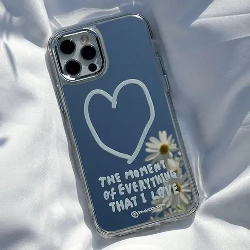 韓国発のライフスタイルブランド「MAZZZZY（マジー）」のiPhoneケース「that i love mirror case」