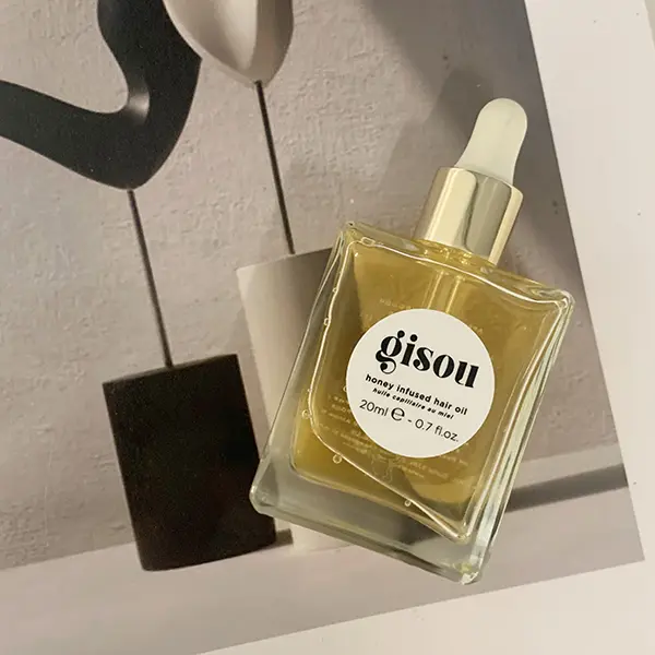 「gisou」の「honey infused hair oil」