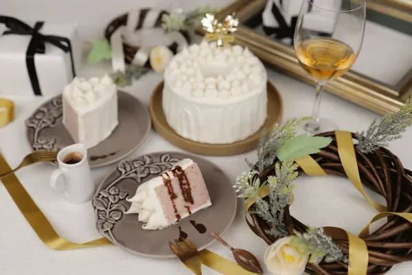 シフォンケーキ専門店「This is CHIFFON CAKE.」のクリスマス限定ケーキ「シフォン・ド・ノエル　ホワイト」