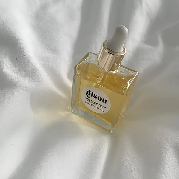 「gisou」の「honey infused hair oil」