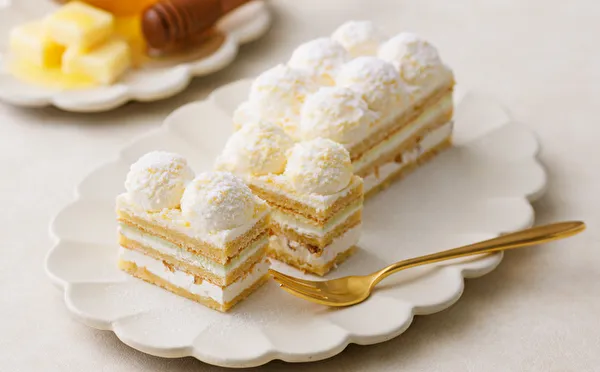 発酵バター×はちみつのスイーツブランドに至福のケーキが登場。ふわふわの純白ケーキはクリスマスにも◎