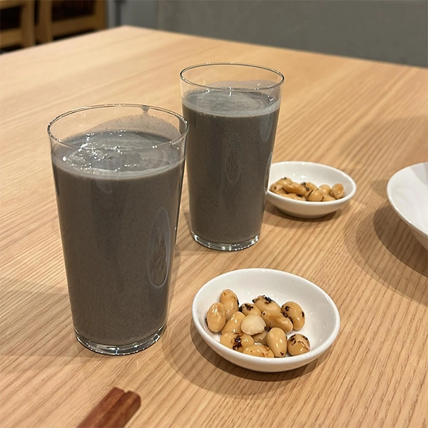 「豆富食堂」のノンアルコールドリンク黒ゴマ豆乳