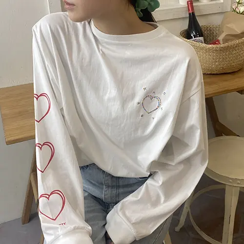 韓国発のライフスタイルブランド「MAZZZZY（マジー）」のロングTシャツ「heart print L/S T-shirt」カラー『white』