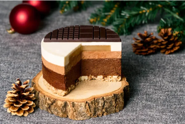 スペシャルティチョコレート専門店「Minimal」のクリスマスシーズンの定番「Minimal クリスマスケーキ」