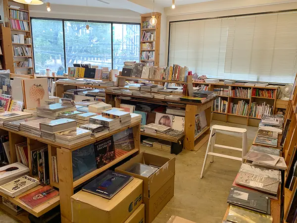 大阪の書店「BOOK OF DAYS」の店内