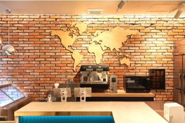 東京・自由が丘のお茶専門カフェ「THREE TEA CAFE」の店内