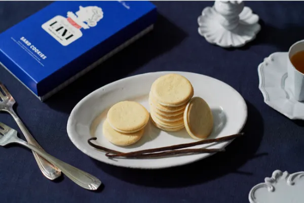 大阪・阪神梅田本店にオープンするバニラがテーマのスイーツブランド「VANI」の「サンドクッキー」