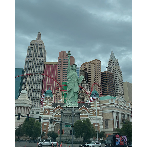 アメリカ・ニューヨークの街中にある自由の女神像