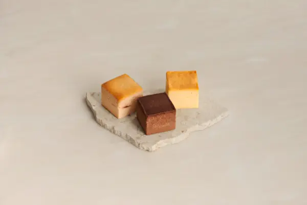 Mr. CHEESECAKEとHer lip toがコラボした限定アソートボックス「Mr. CHEESECAKE assorted 3-Cube Box HLT」に入った3フレーバー