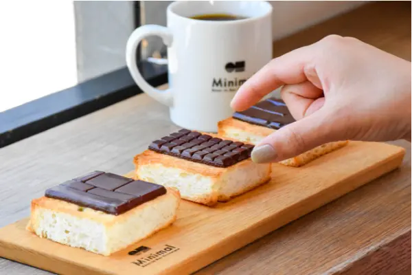 スペシャルティチョコレート専門店「Minimal」富ヶ谷本店の新メニュー、3種の板チョコが食べ比べできる「チョコレートトーストセット」