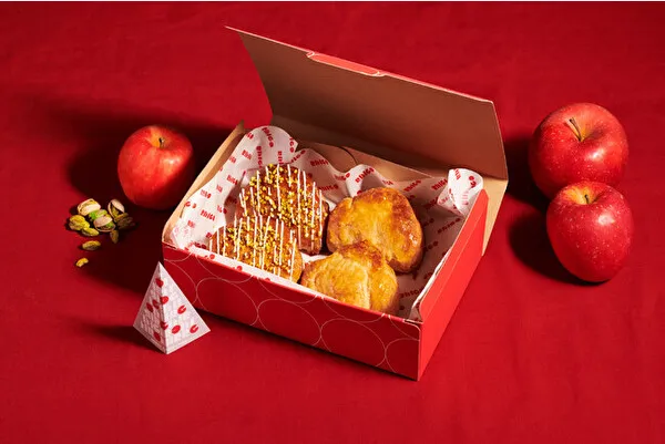 焼きたてカスタードアップルパイ専門店「RINGO」のオリジナルツリー型カード付き「クリスマスセットBOX」