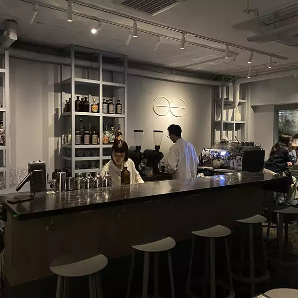 渋谷の夜カフェである「æ - ash」の店内