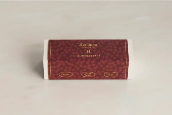 Mr. CHEESECAKEとHer lip toがコラボした限定アソート「Mr. CHEESECAKE assorted 3-Cube Box HLT」のオリジナルBOX