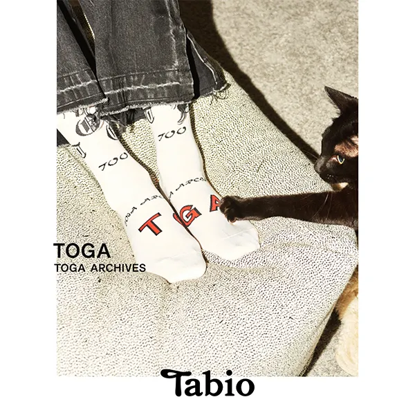 ストリート感のある足元は「Tabio×TOGA」のソックスで楽しも。毎日履きたい、ファッショナブルな4足が登場