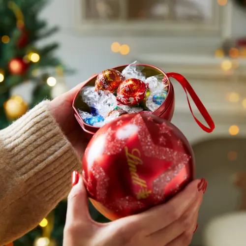 スイス発プレミアムチョコレートブランド「リンツ」のクリスマスデザイン缶「オーナメント缶」