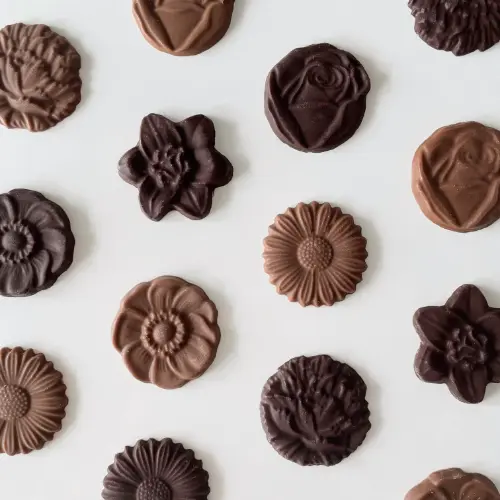 「Philly chocolate」の定番人気アイテム「フラワーチョコレート」のキャラメルとビターフレーバー