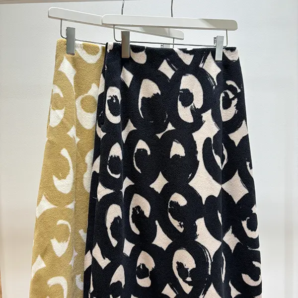 UNIQLO x Marimekko「フリーススカート」の『キッサプッル（モリフクロウ）』柄柄