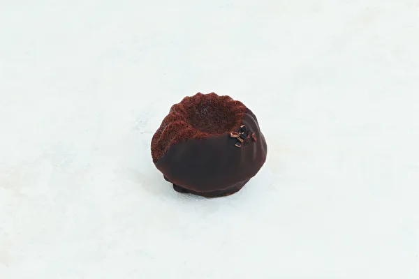 クグロフの新ブランド「MARIE KOUGLOF」で販売されるラム酒が香る「チョコクグロフ」