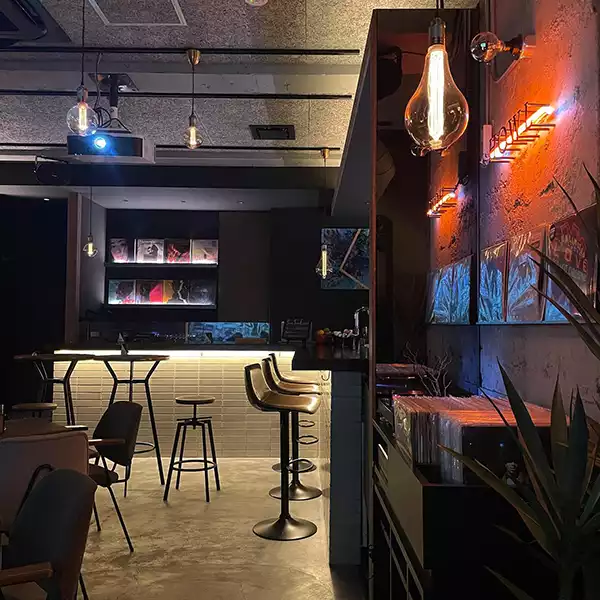 渋谷の夜カフェである「SOUND BAR HOWL」の店内
