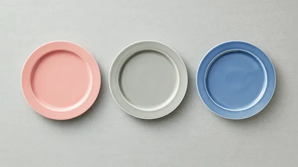 familiarとyumiko iihoshi porcelainのコラボプレートの「plate 220」