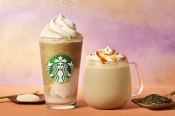 スターバックスの「ほうじ茶 もちっと ミルク フラペチーノ」と「ほうじ茶 まろやか キャラメル ティー ラテ」