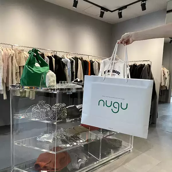 東京・新宿のルミネエストにオープンしたアパレルブランド「nugu」の実店舗 