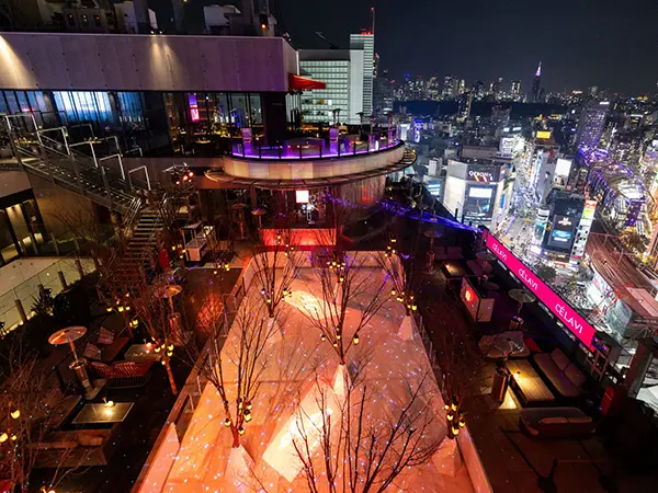 東急プラザ渋谷の17階のスケートリンク「CÉ LA VI  Tokyo Presents “CÉ LA VI SKY SKATE RINK”」