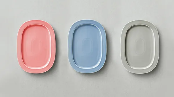 familiarとyumiko iihoshi porcelainのコラボプレートの「square plate」