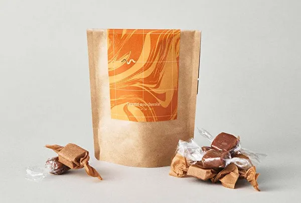 オリジナルミルクチョコレート専門店「ミュリル」の2024年の新作「キャラメル・ムー・ショコラ」パッケージ