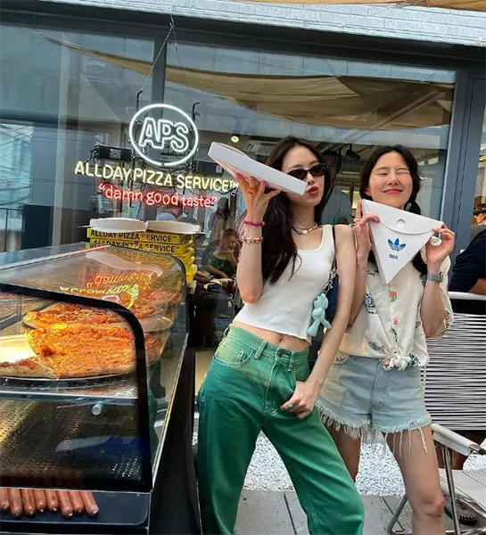 韓国のピザブランド「ALLDAY PIZZA SERVICE」とadidasのコラボ