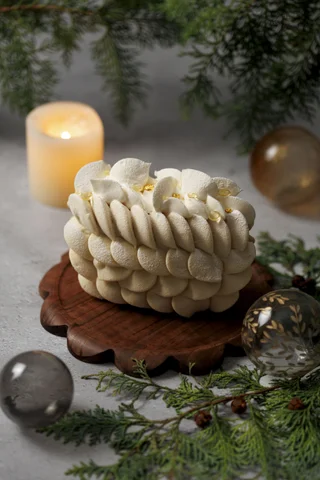 京都のパティスリー&チョコレートブランド「RAU」ブランド初のクリスマスケーキ「RAU Christmas Dessert」