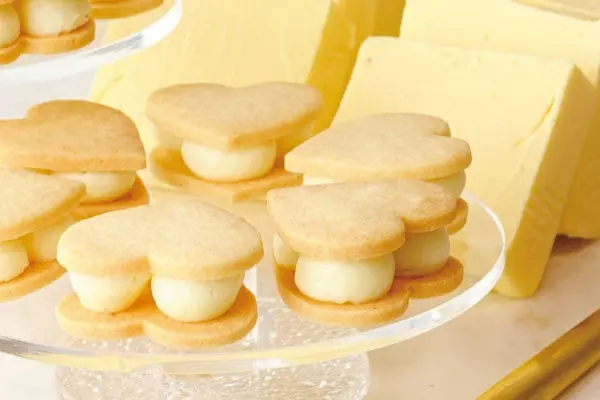 国産発酵バター×ハートがコンセプトのスイーツブランド「バターの女王」の「バターサンドクッキー」