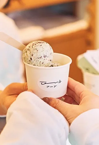 東京・目黒のハーブアイスクリームスタンド「erb」のスパイスや柑橘を使ったアイスクリーム「みかんローズマリー」