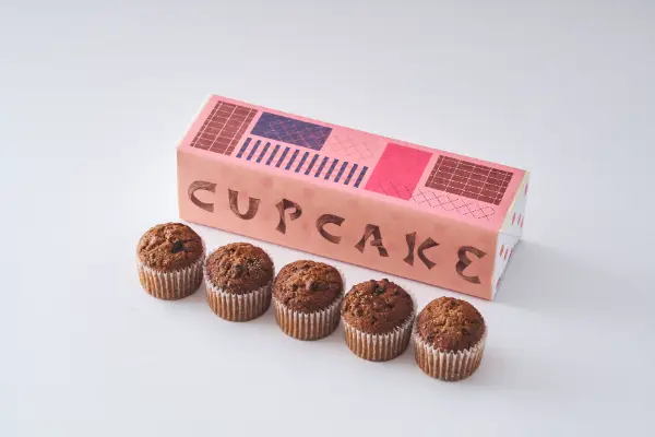 フェアリーケーキフェアの2024バレンタインアイテム、新作カップケーキ「ベイクドショコラフィリング」5個入りボックス