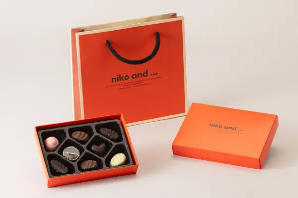 スタイルエディトリアルブランド「ニコアンド」がプロデュースしたファミリーマートの2024年バレンタインギフトBOX「ショコラ8個」