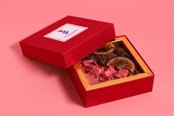 クラフトキャンディ専門店「パパブブレ」のバラをテーマにしたバレンタインアイテム「バレンタインロッキーロード アソートボックス」