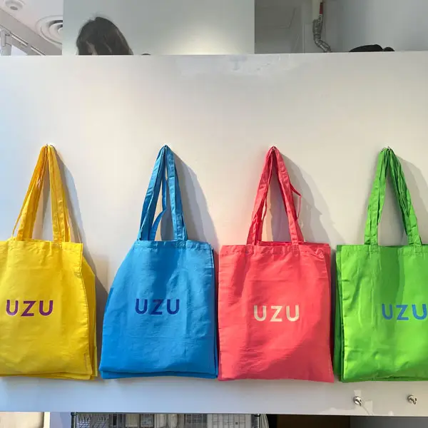 渋谷PARCOに期間限定でオープンしている「Made in ピエール・エルメ ＆ UZU BY FLOWFUSHI バレンタインショップ」で販売されている、スペシャルキットの購入特典「UZU オリジナルトートバッグ」
