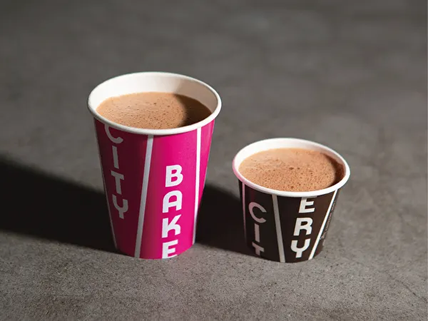 ベーカリー＆カフェ「THE CITY BAKERY」の2月限定HOT CHOCOLATE FESTIVAL限定カップの「ホットチョコレート」