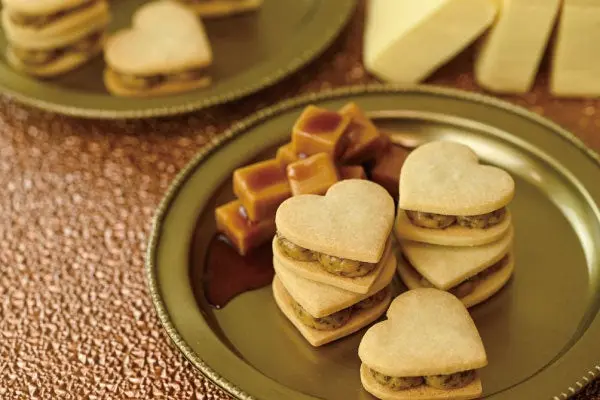 国産発酵バター×ハートがコンセプトのスイーツブランド「バターの女王」の「バターサンドクッキー キャラメル」