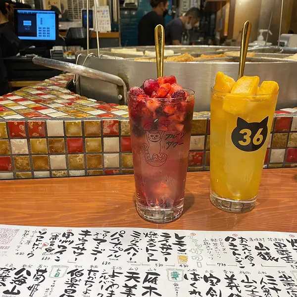 大阪にある「おでん×スタンド三徳六味」のフルーツサワー