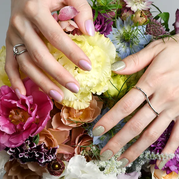 コゼットジョリの「Coeur de Fleur Nail Color」の2024年春限定色の使用画像